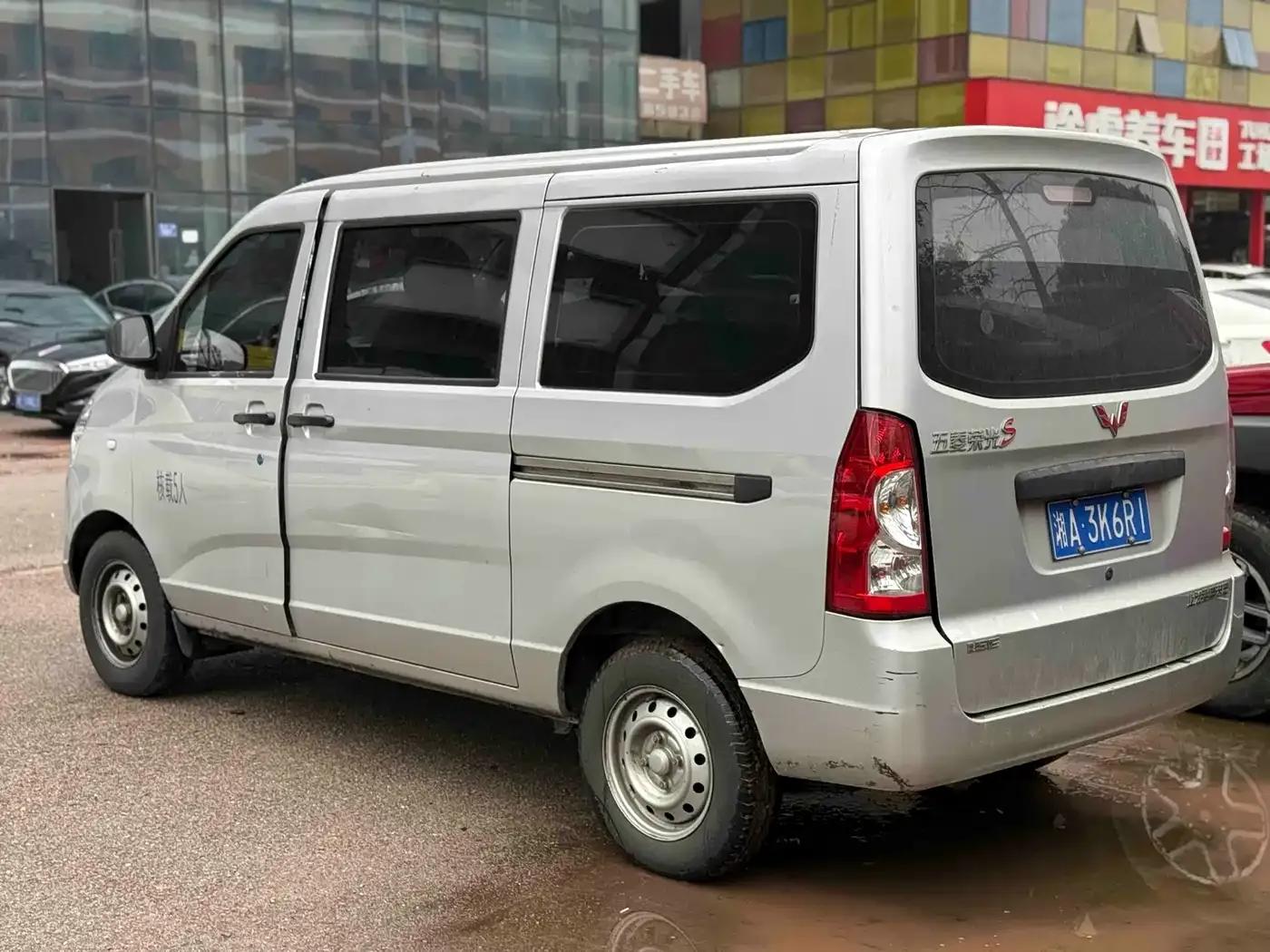 Wuling Rongguang S 2023 1.5L Basic Model 5/7 Seats — миниатюра 5