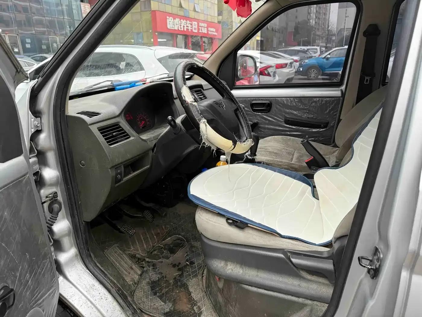 Wuling Rongguang S 2023 1.5L Basic Model 5/7 Seats — миниатюра 6