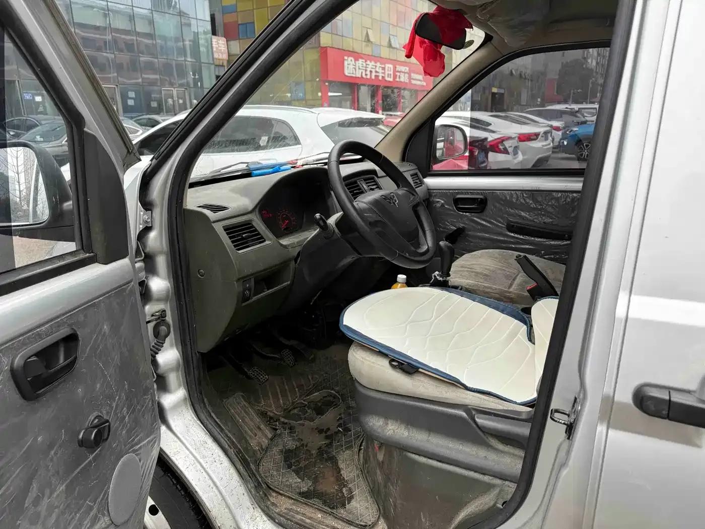 Wuling Rongguang S 2023 1.5L Basic Model 5/7 Seats — миниатюра 7