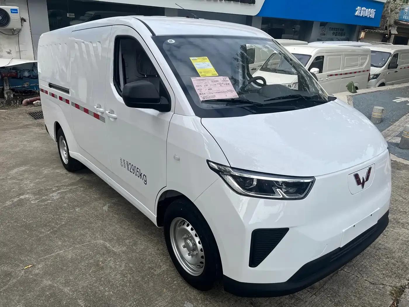 Wuling Yangguang 2024 Model 300km Comfort Edition with Closed Windows 60kW — миниатюра 3