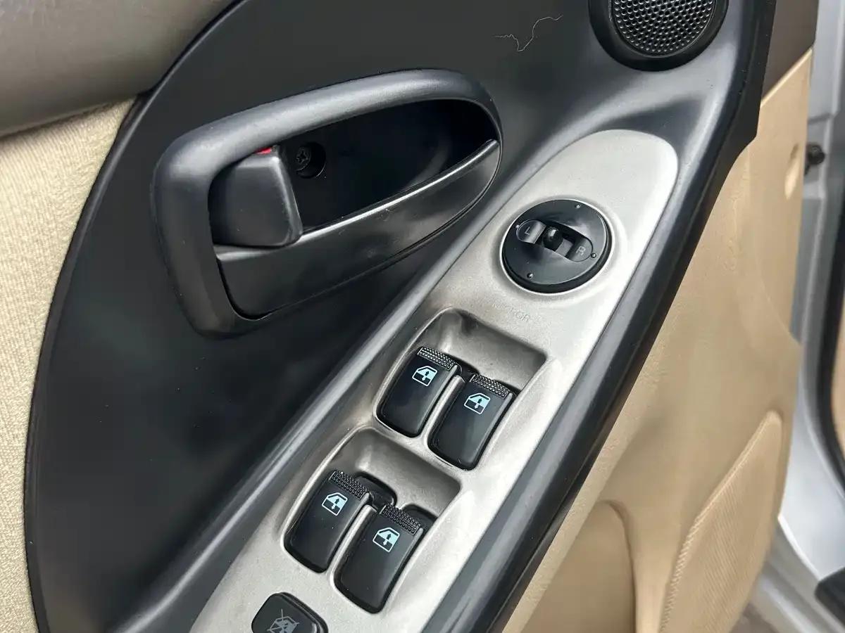 Hyundai Elantra 2007 1.6L Manual Comfort Model — миниатюра 8