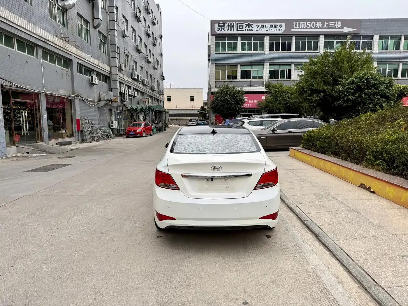 2014 Hyundai Reina 1.4L Automatic Leading Edition GLX — миниатюра 4