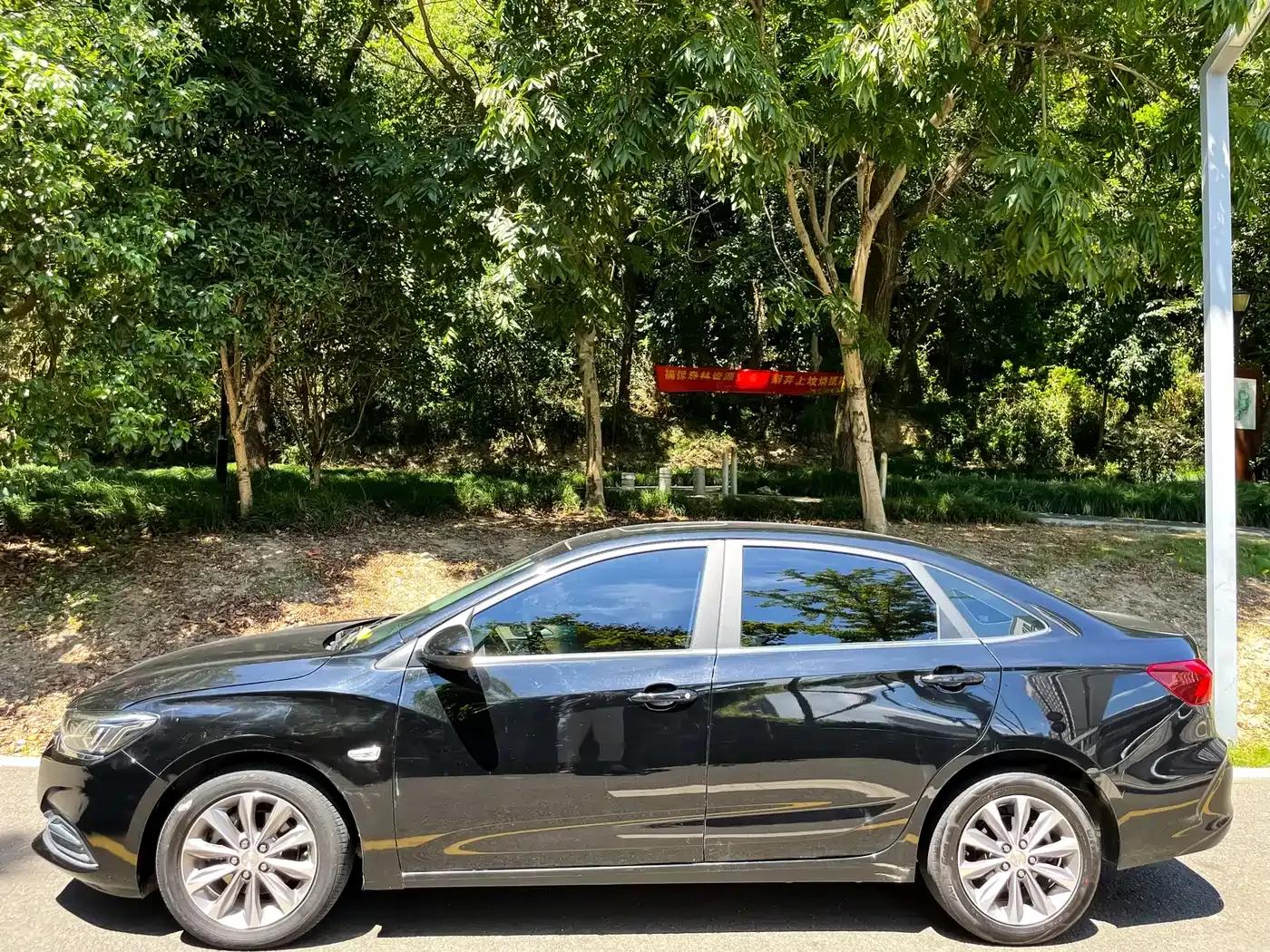 Chevrolet Cruze 2022 320 Automatic Enjoy Sunroof Edition — миниатюра 4