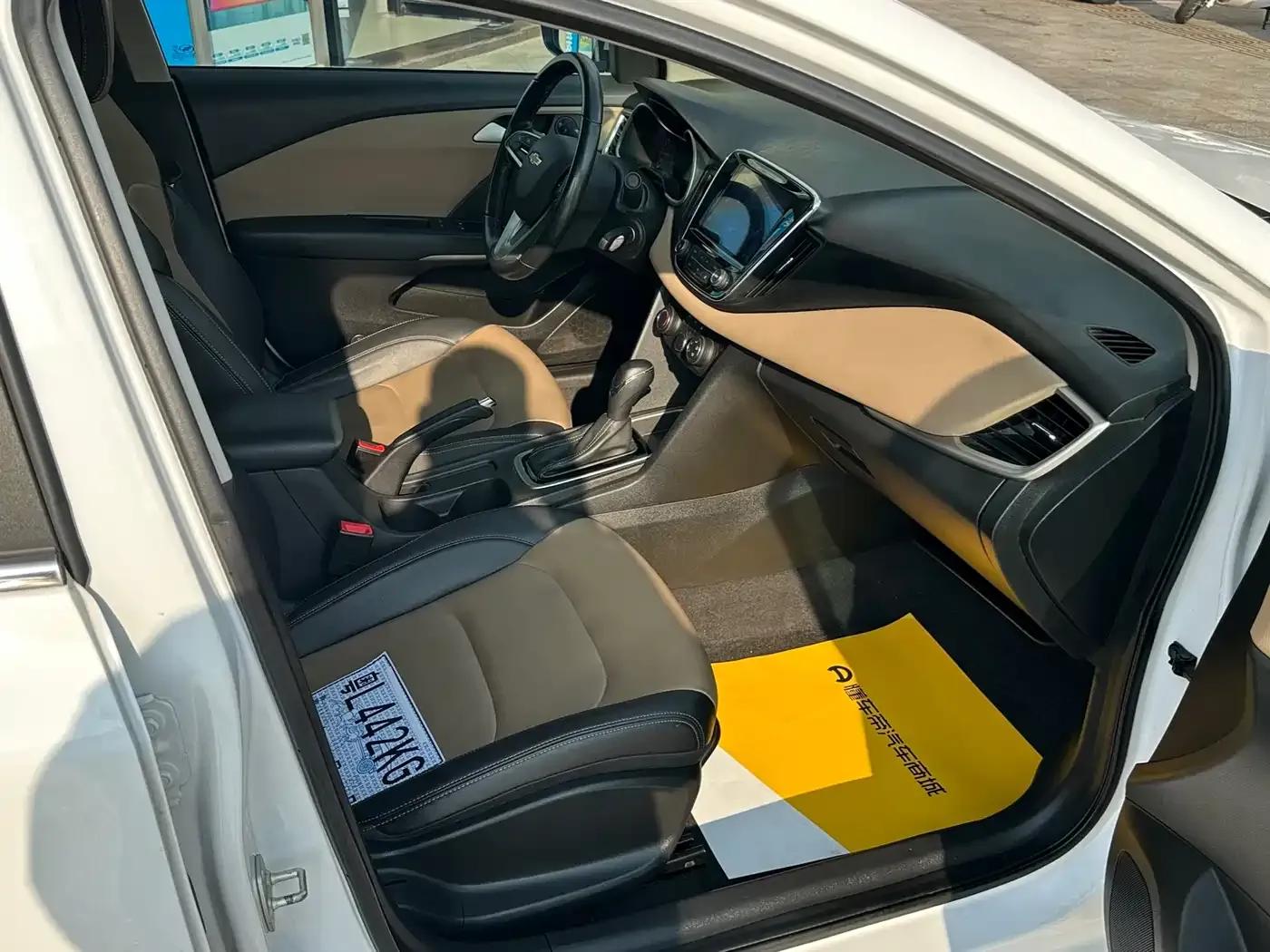 Chevrolet Cruze 2022 320 Automatic Enjoy Sunroof Edition — миниатюра 11