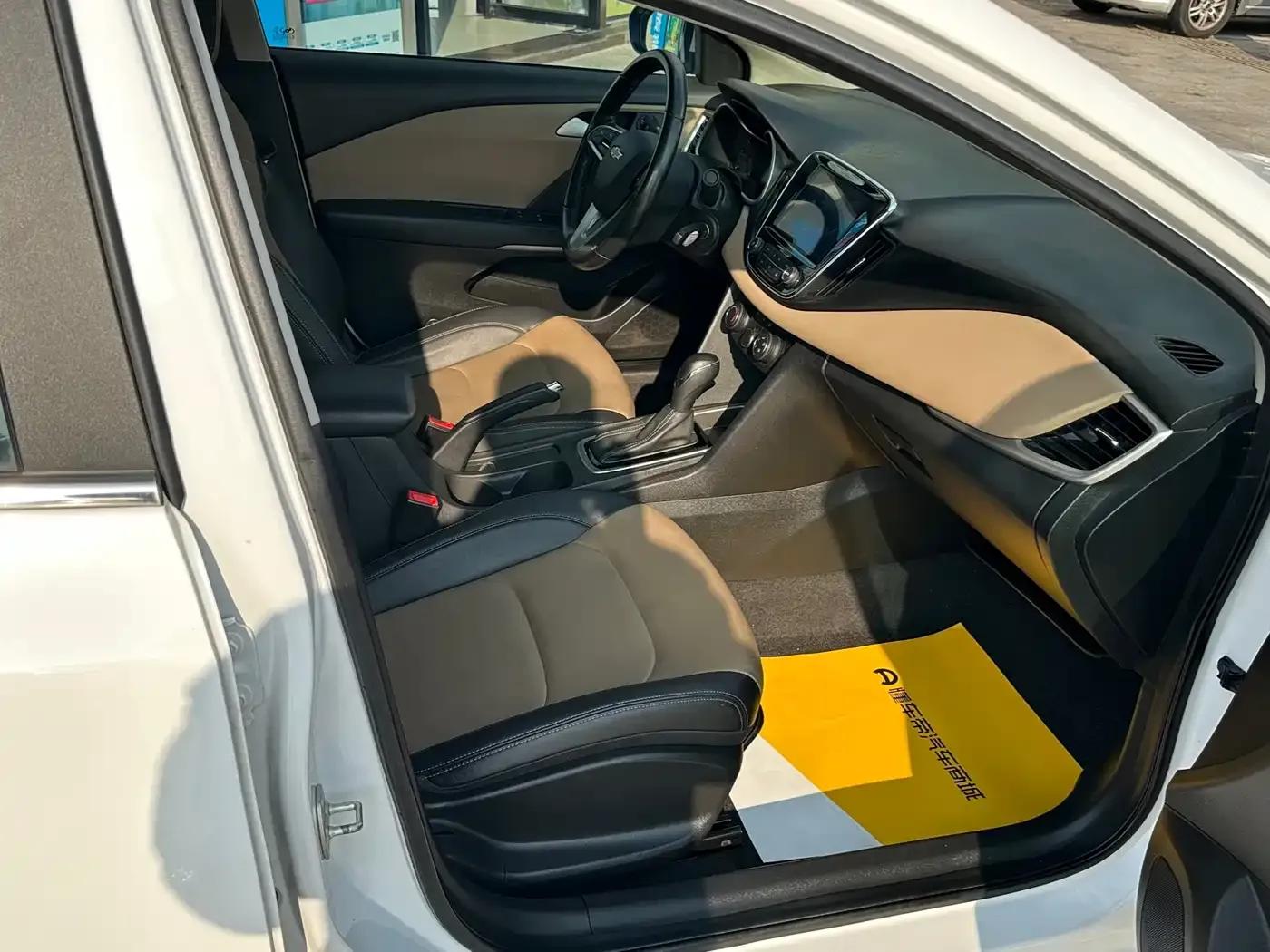 Chevrolet Cruze 2022 320 Automatic Enjoy Sunroof Edition — миниатюра 12