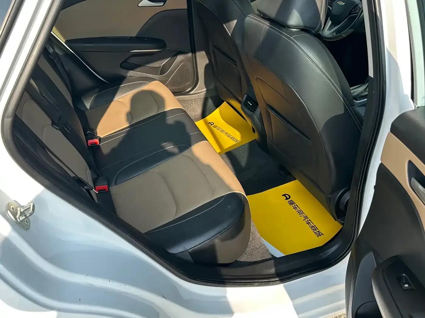 Chevrolet Cruze 2022 320 Automatic Enjoy Sunroof Edition — миниатюра 13