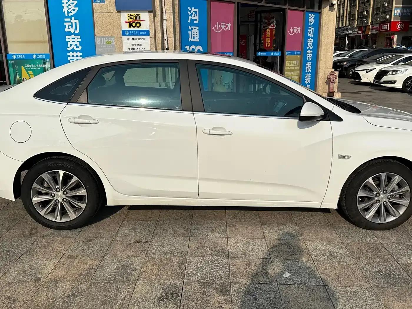 Chevrolet Cruze 2022 320 Automatic Enjoy Sunroof Edition — миниатюра 14