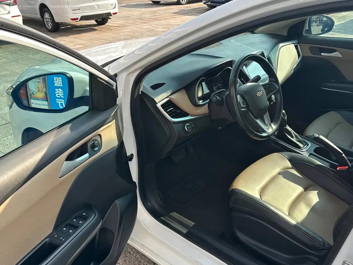 Chevrolet Cruze 2022 320 Automatic Enjoy Sunroof Edition — миниатюра 5