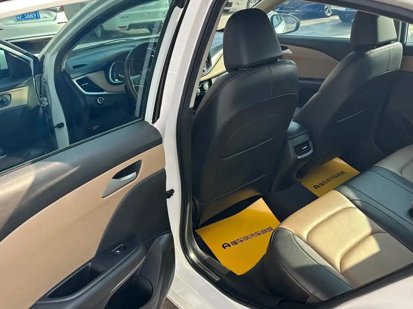 Chevrolet Cruze 2022 320 Automatic Enjoy Sunroof Edition — миниатюра 6