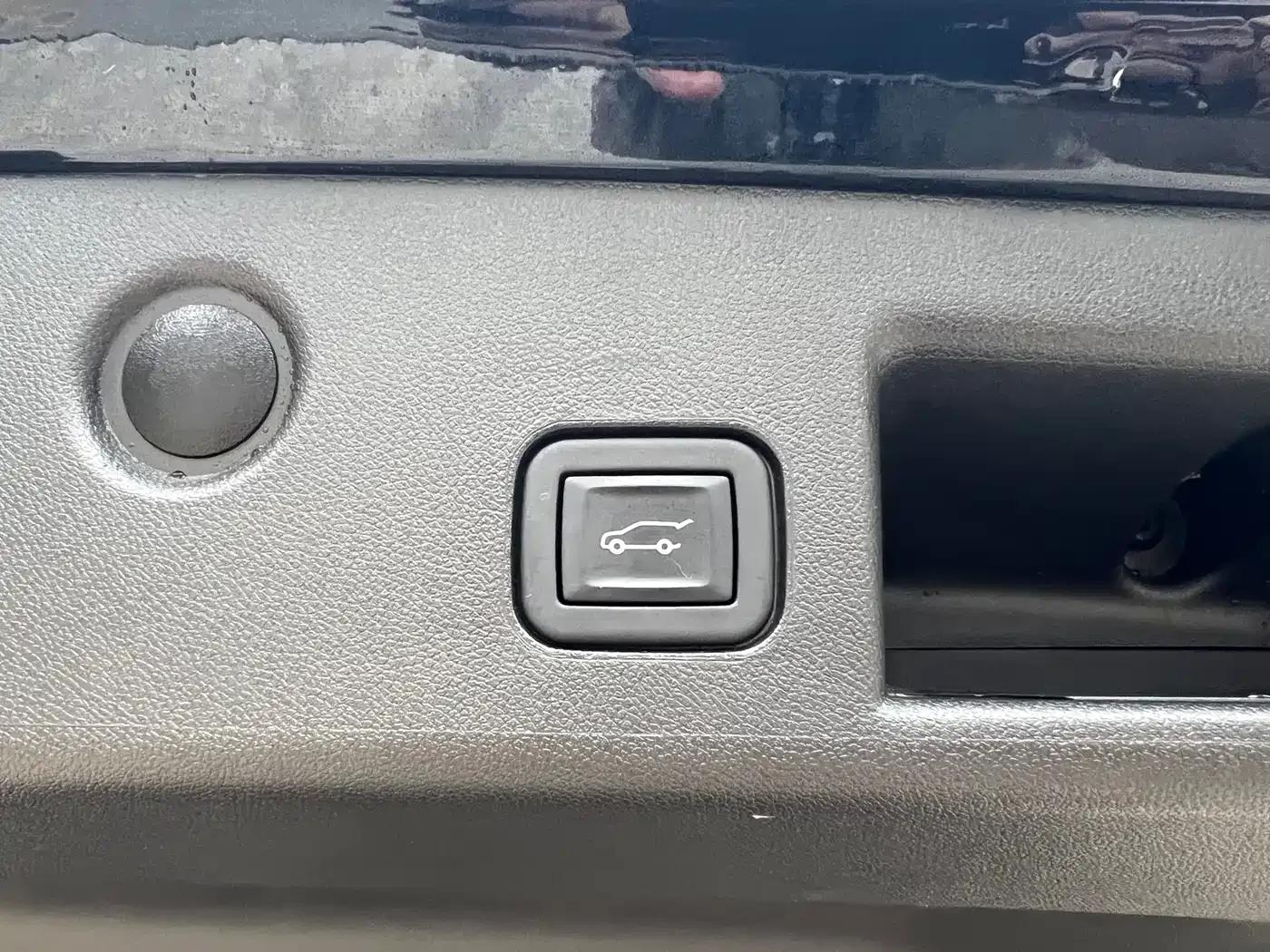 Equinox 2022 Mild Hybrid 550T RS Intelligent Crossover Edition — миниатюра 22