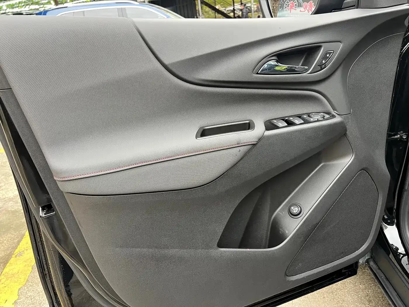 Equinox 2022 Mild Hybrid 550T RS Intelligent Crossover Edition — миниатюра 7
