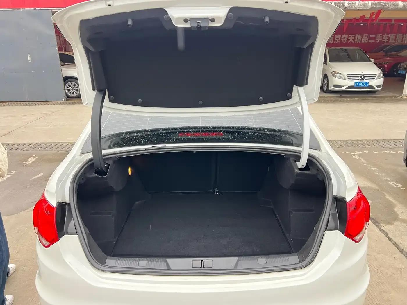 Citroën C4L 2015 1.8L Automatic Luxury Edition — миниатюра 20