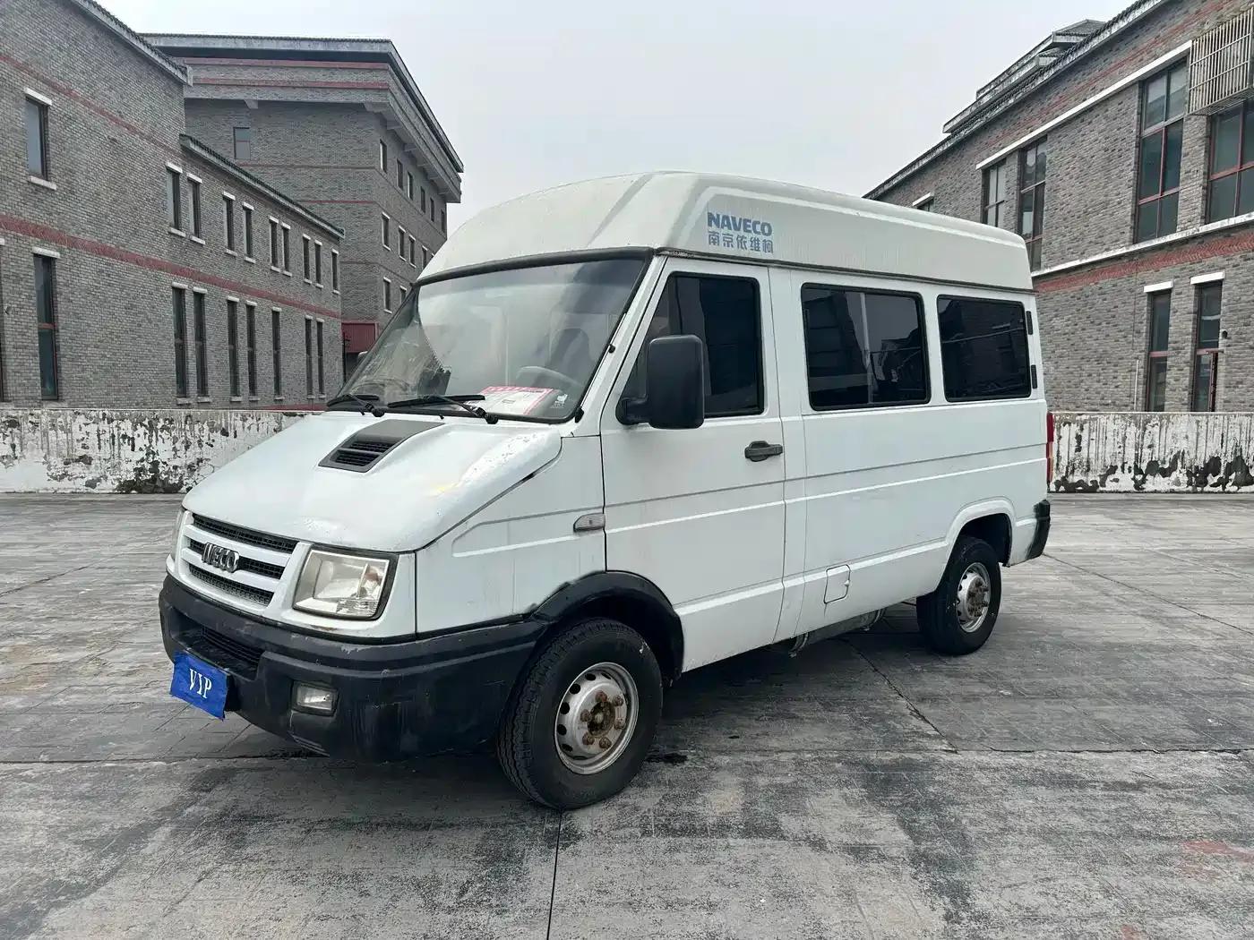 Iveco DeYi 2014 Model 2.5T-A35 NJ6485AC47Z4 — миниатюра 1