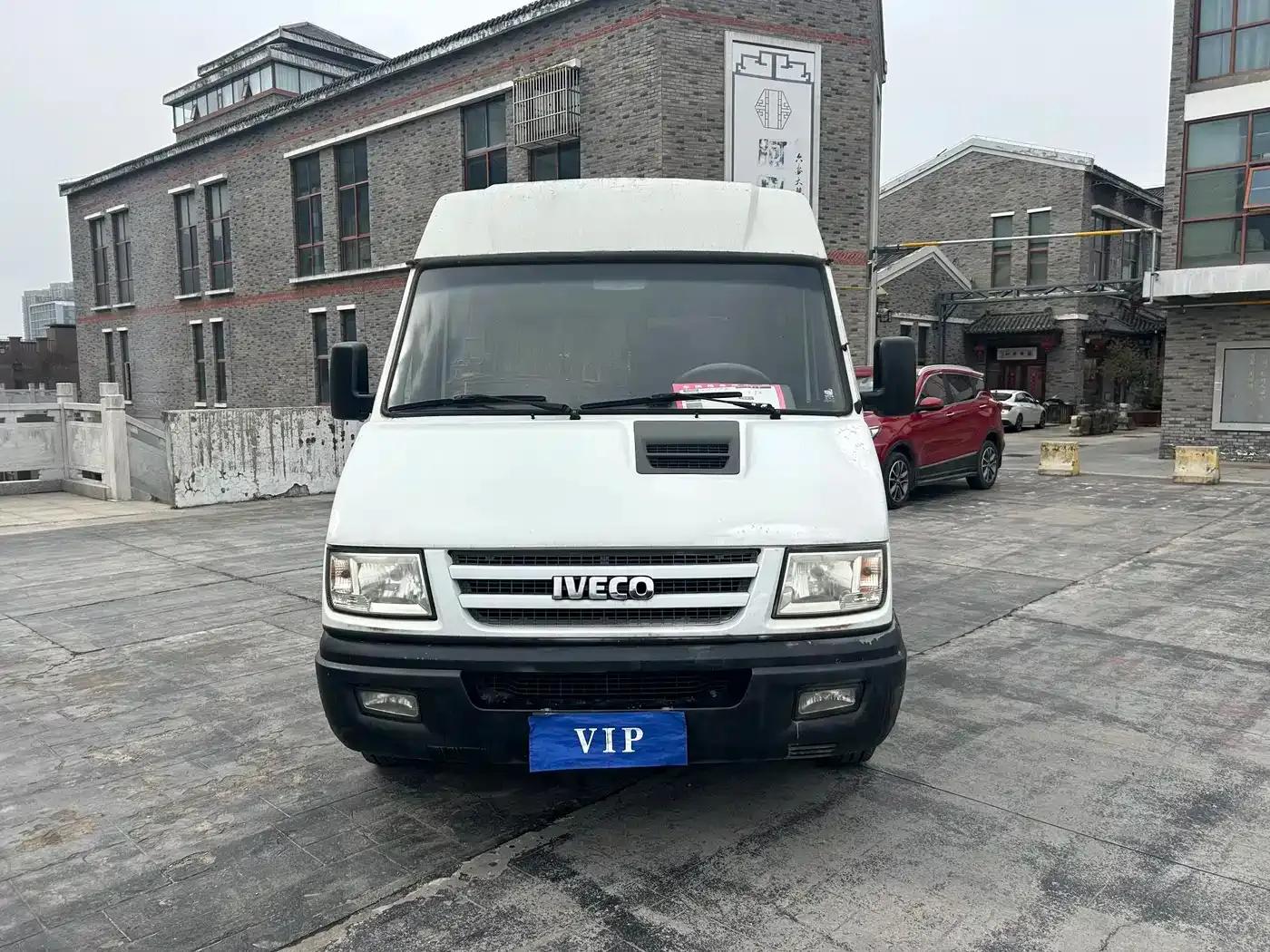 Iveco DeYi 2014 Model 2.5T-A35 NJ6485AC47Z4 — миниатюра 2