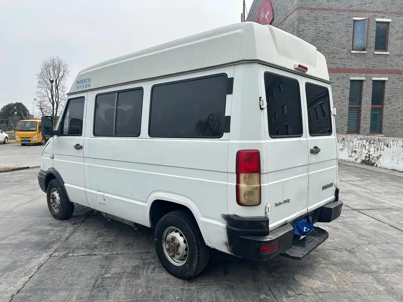 Iveco DeYi 2014 Model 2.5T-A35 NJ6485AC47Z4 — миниатюра 10