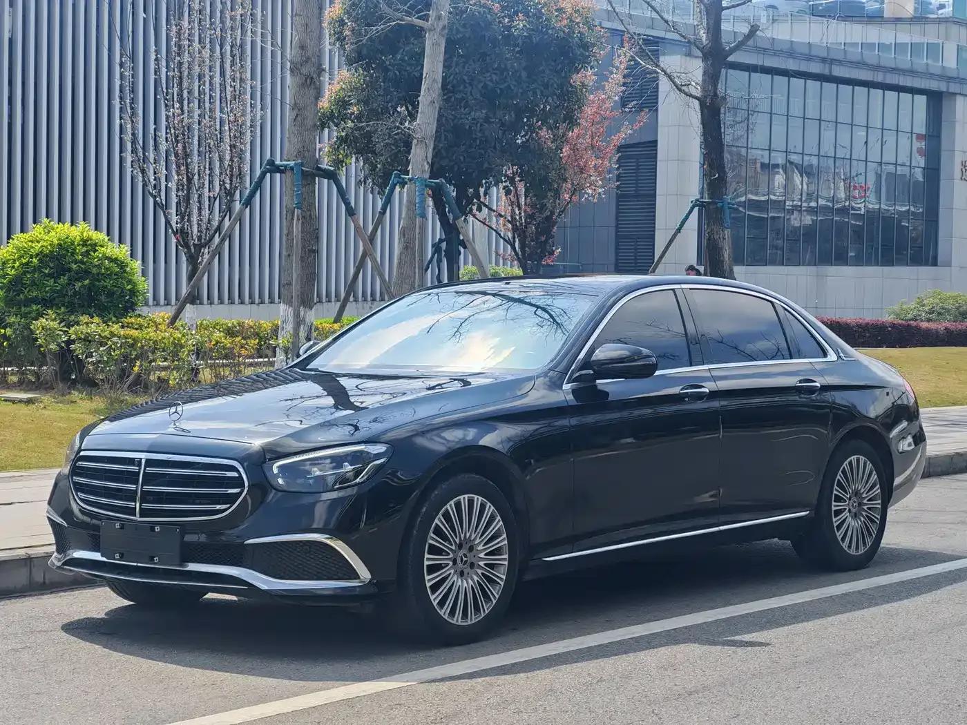 Mercedes-Benz E-Class 2023 E 300 L Luxury — миниатюра 1