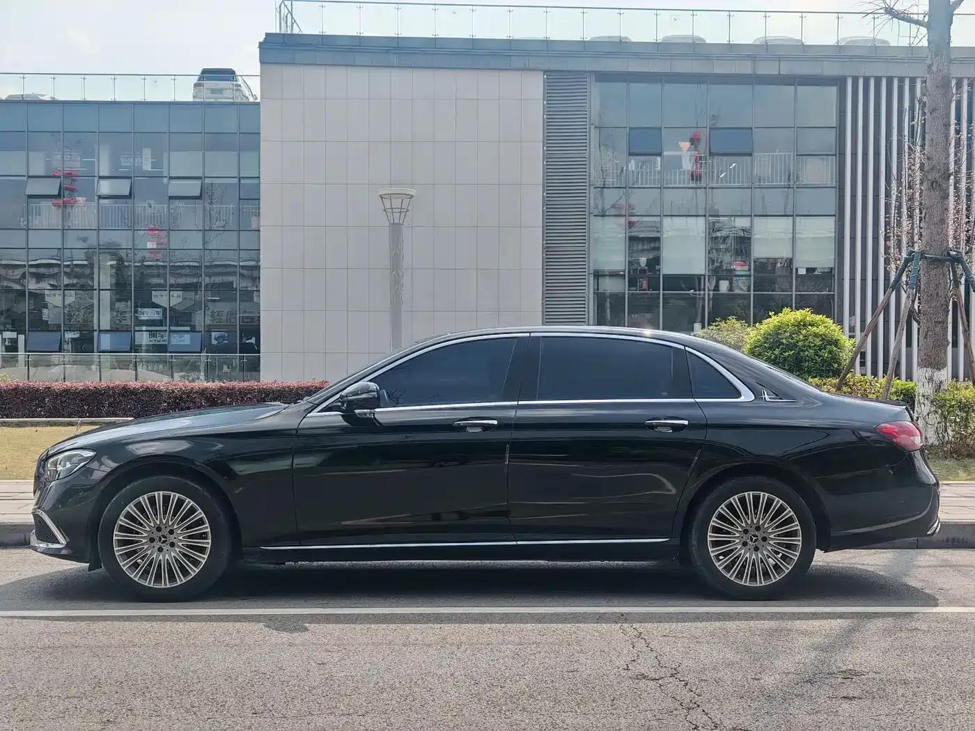 Mercedes-Benz E-Class 2023 E 300 L Luxury — миниатюра 3