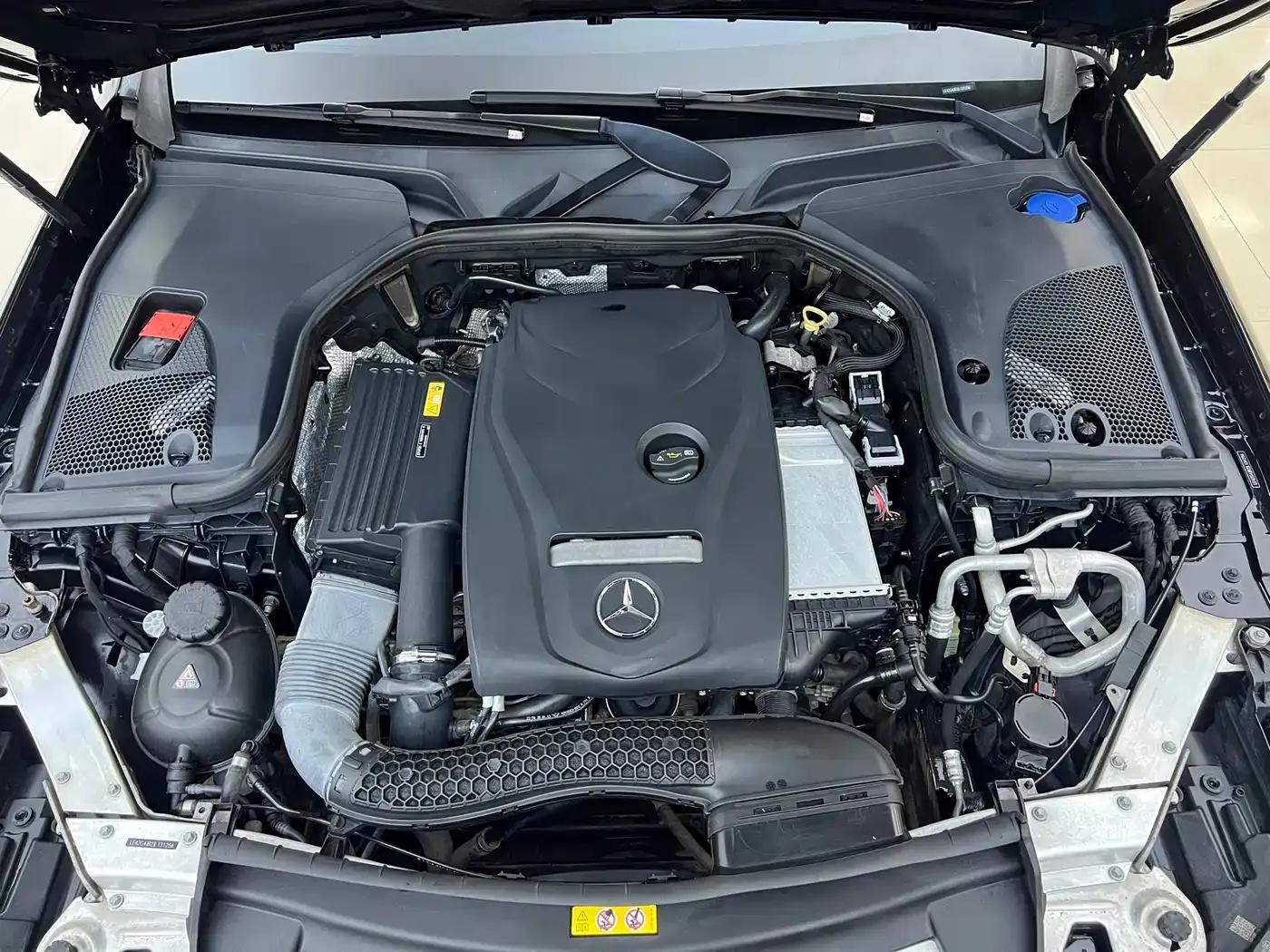 2017 Mercedes-Benz E-Class E 300 L Luxury — миниатюра 12