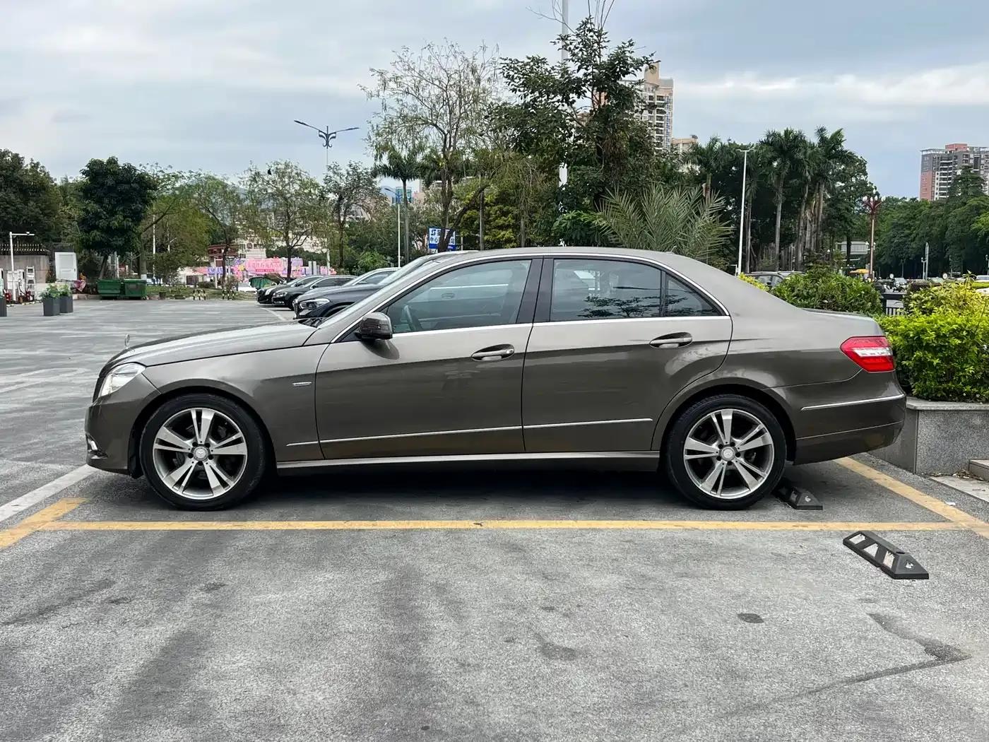 Imported Mercedes-Benz E-Class 2010 E 260 CGI Fashion Model — миниатюра 4
