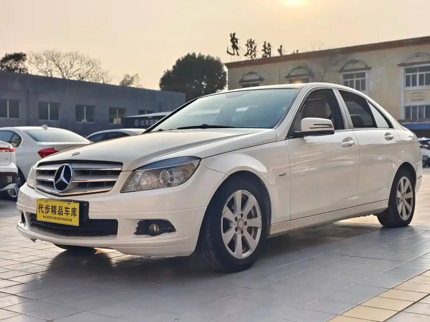 Mercedes-Benz C-Class 2011 C 200 CGI Fashion Model — миниатюра 1