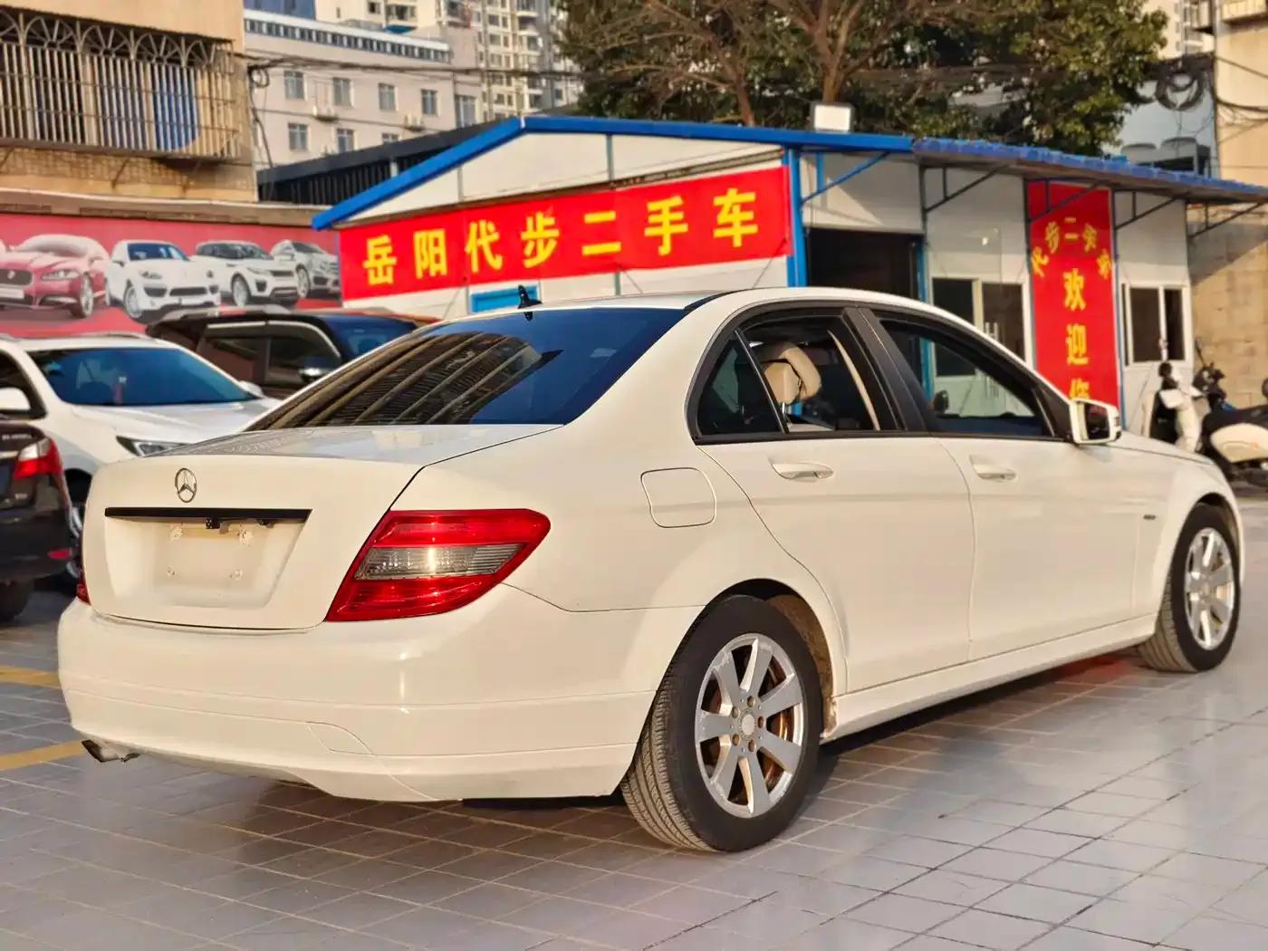 Mercedes-Benz C-Class 2011 C 200 CGI Fashion Model — миниатюра 18