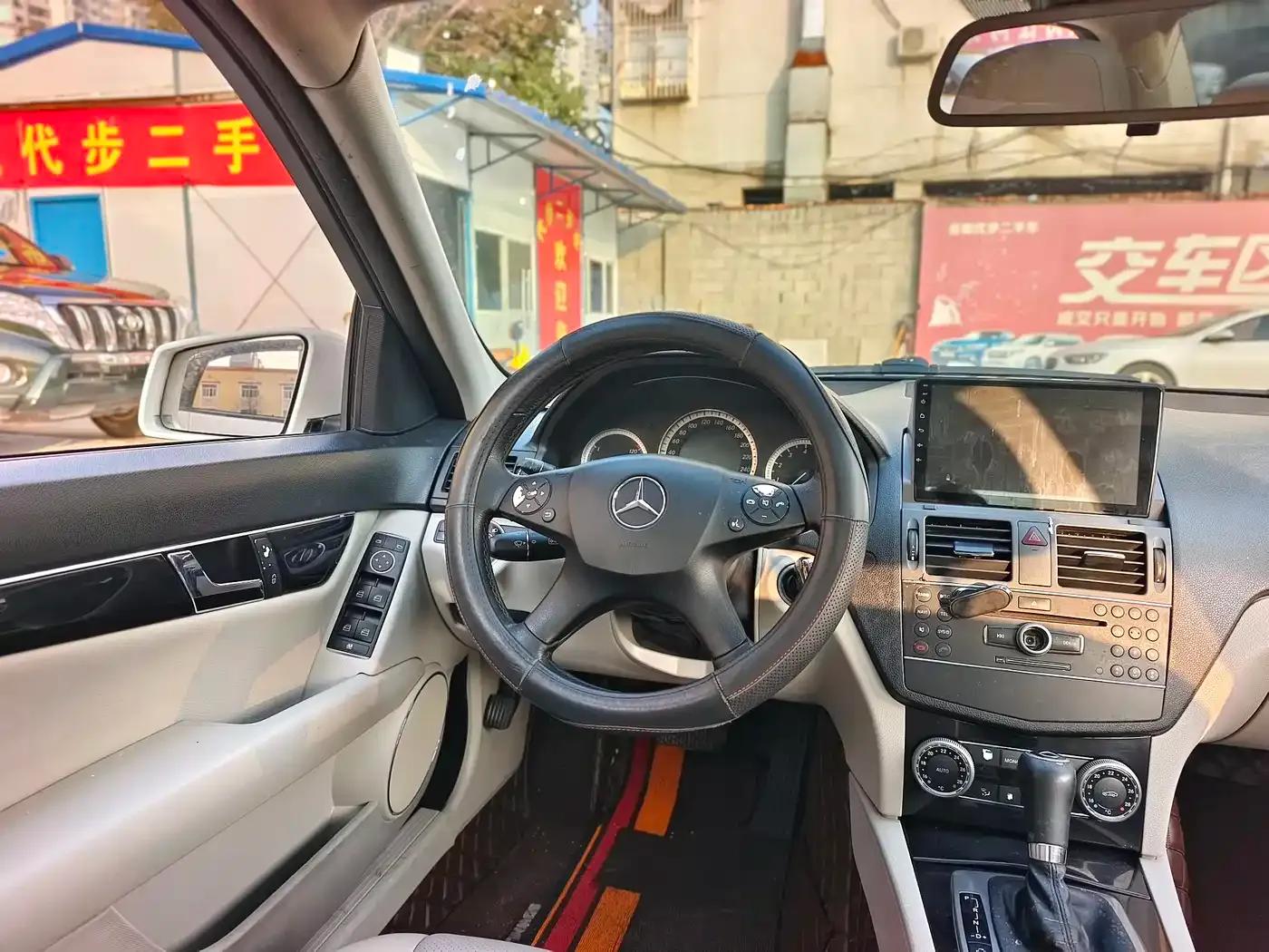 Mercedes-Benz C-Class 2011 C 200 CGI Fashion Model — миниатюра 7