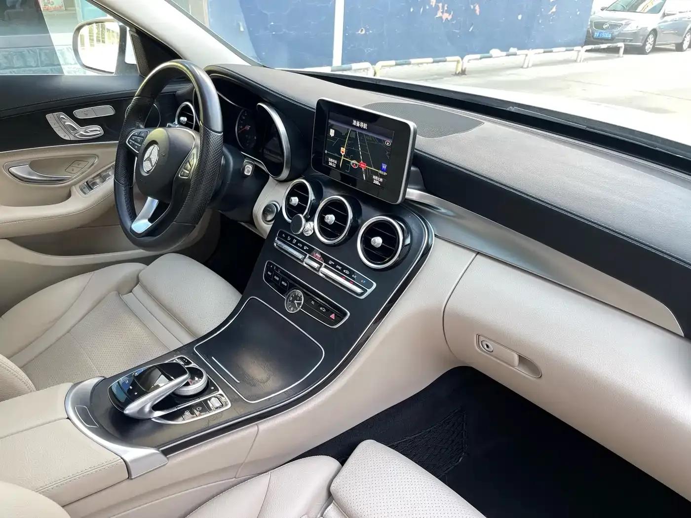 2017 Mercedes-Benz C-Class C 200 L 4MATIC Sport Edition — миниатюра 14