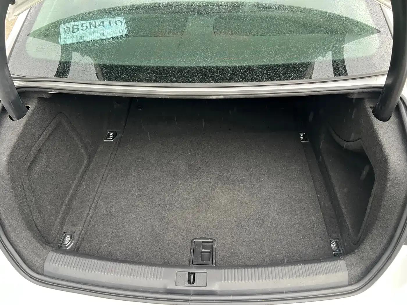 Audi A4L 2013 35 TFSI Automatic Standard Edition — миниатюра 15