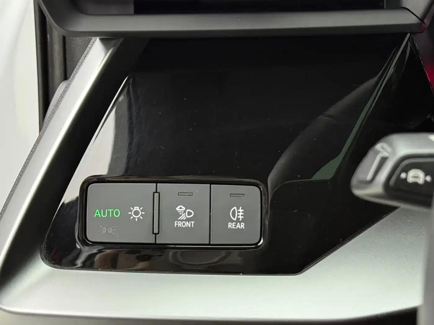 Audi A3 2022 Sportback 35 TFSI Luxury Sport — миниатюра 14