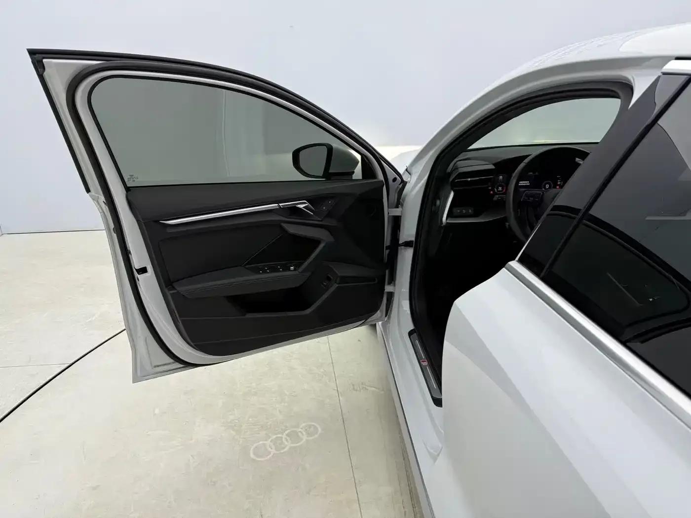 Audi A3 2022 Sportback 35 TFSI Luxury Sport — миниатюра 19