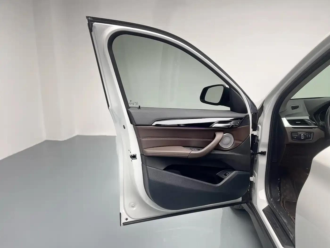 BMW X1 2021 sDrive25Li Leading Edition — миниатюра 14