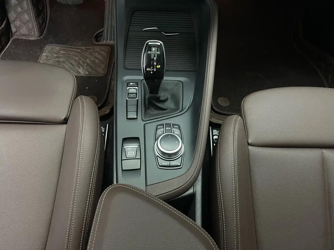 BMW X1 2021 sDrive25Li Leading Edition — миниатюра 9