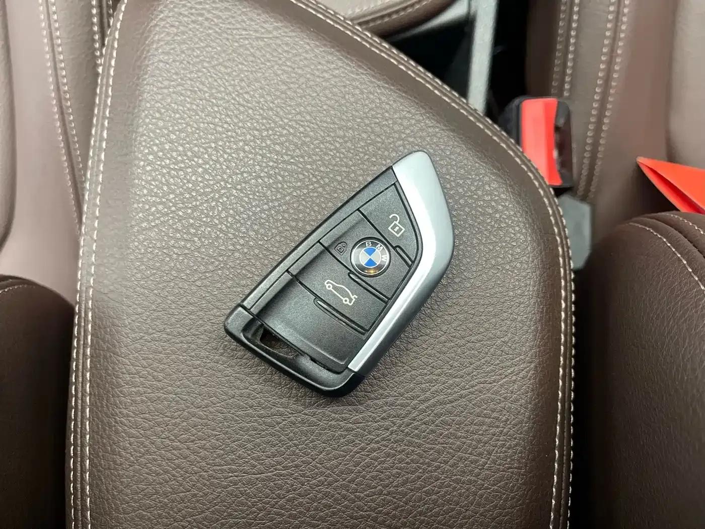 BMW X1 2022 xDrive25Li Premium — миниатюра 11