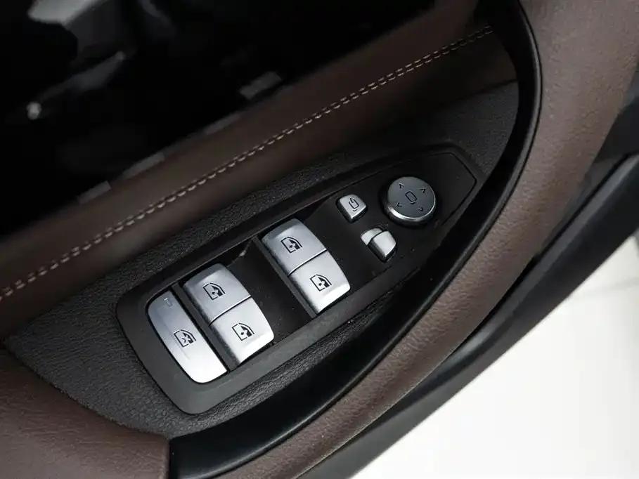 BMW X1 2022 sDrive25Li Leading Edition — миниатюра 21