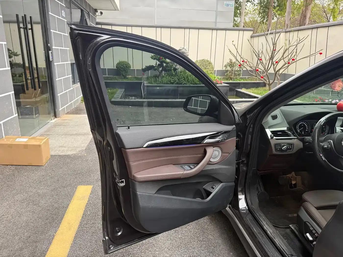 BMW X1 2022 sDrive25Li Leading Edition — миниатюра 8