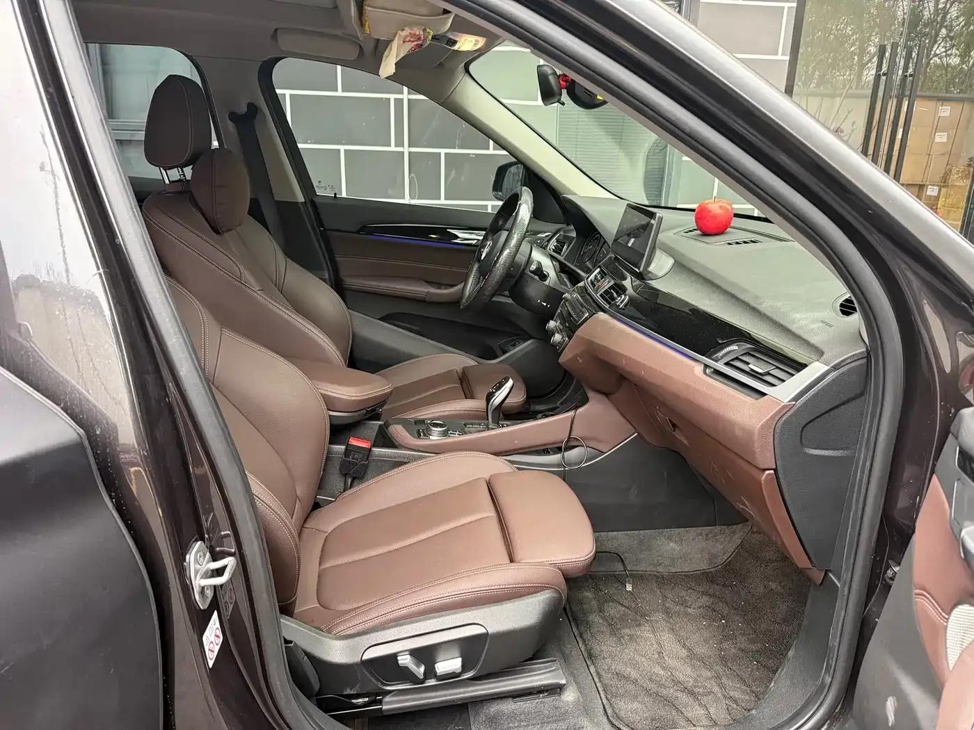 BMW X1 2022 sDrive25Li Leading Edition — миниатюра 10