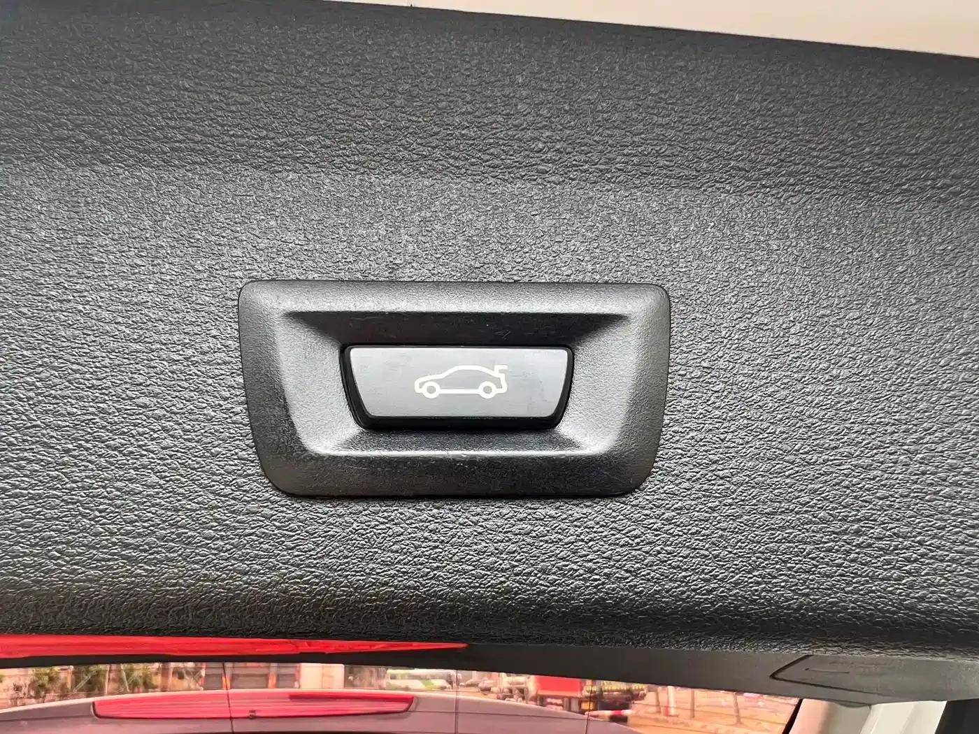 BMW X1 2018 sDrive20Li Leading Edition — миниатюра 23