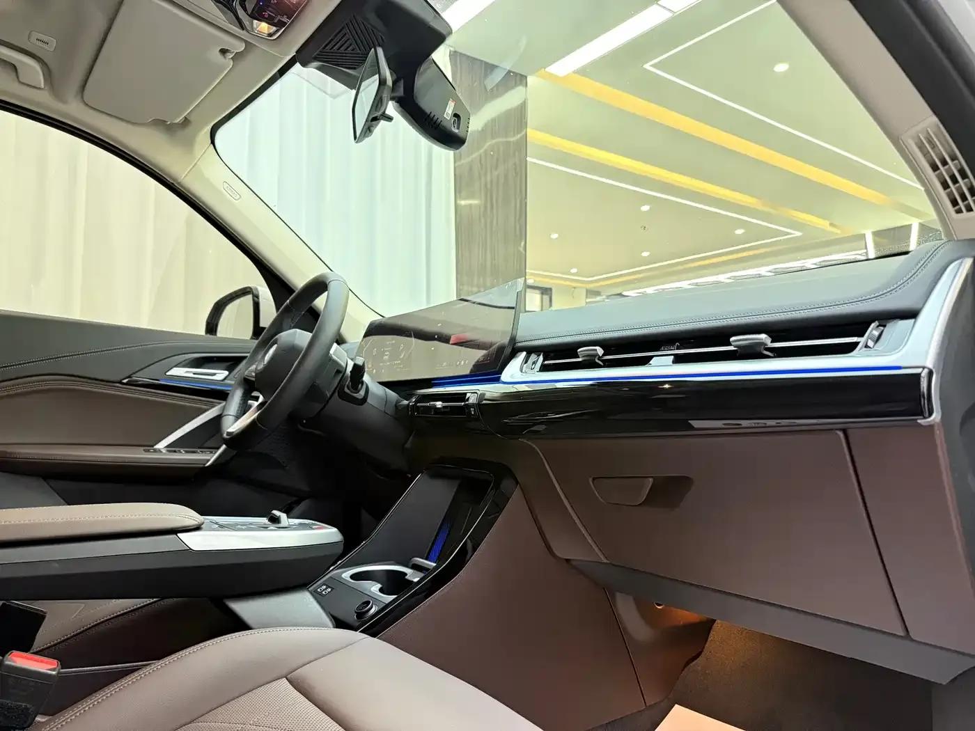 BMW X1 2025 sDrive25Li X Design Package — миниатюра 9