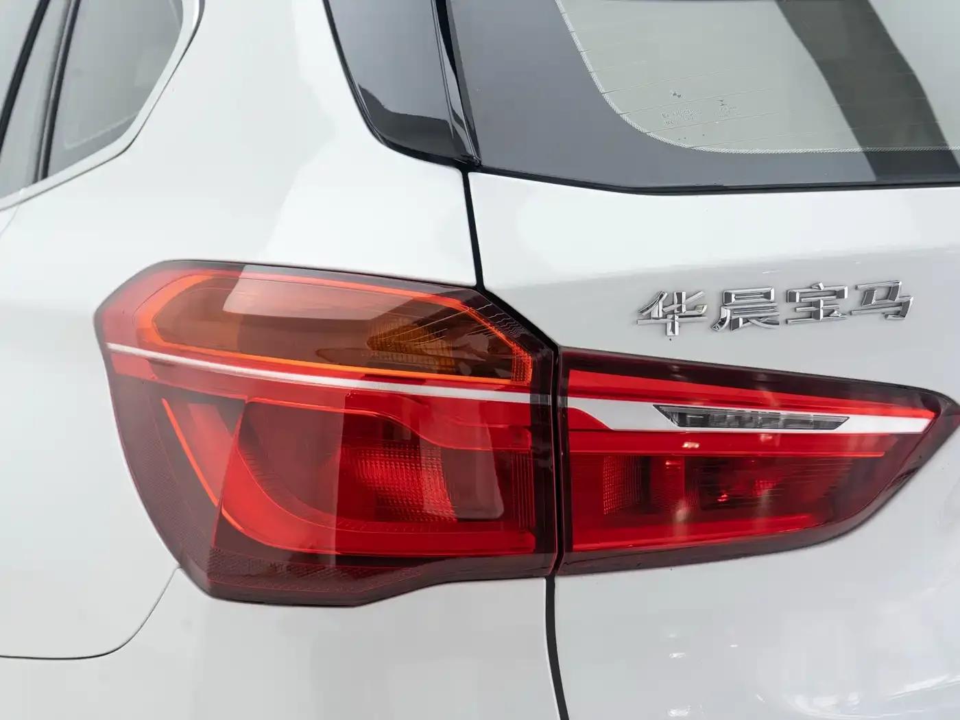 BMW X1 2019 sDrive20Li Leading Edition — миниатюра 18