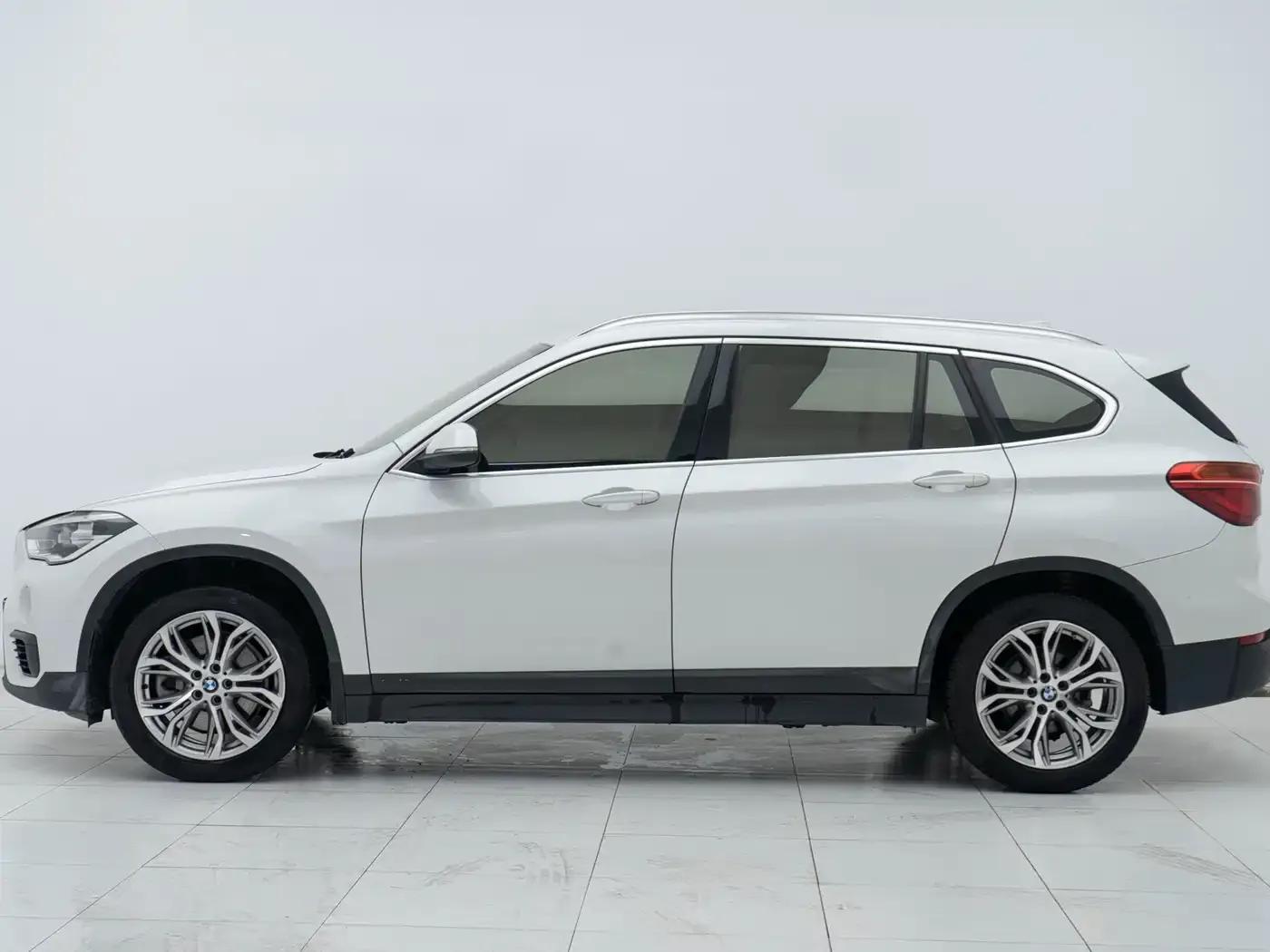 BMW X1 2019 sDrive20Li Leading Edition — миниатюра 3