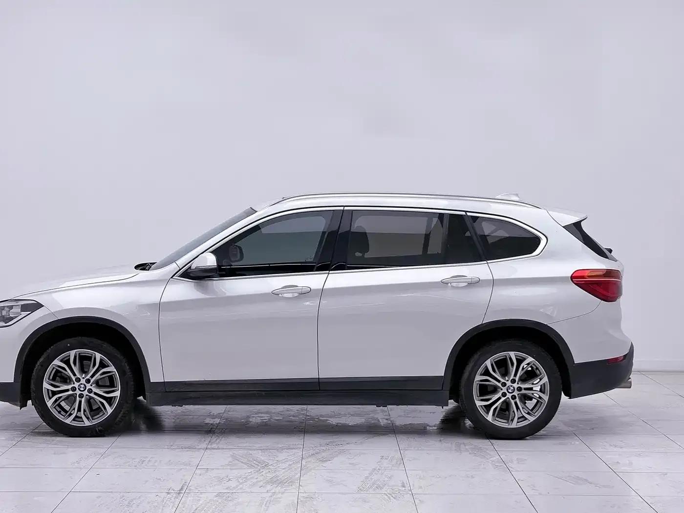 BMW X1 2019 sDrive20Li Leading Edition — миниатюра 3