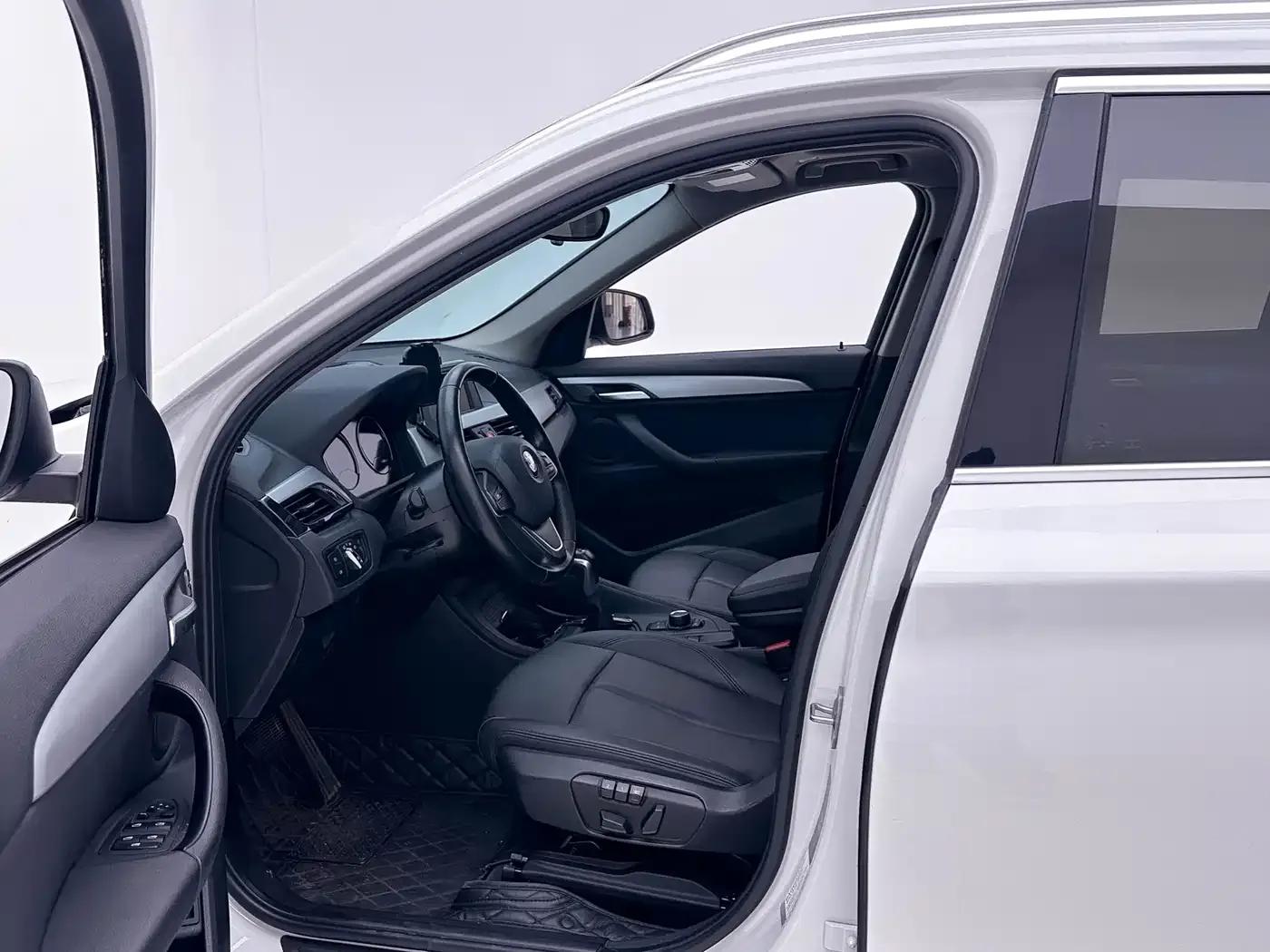BMW X1 2019 sDrive20Li Leading Edition — миниатюра 6