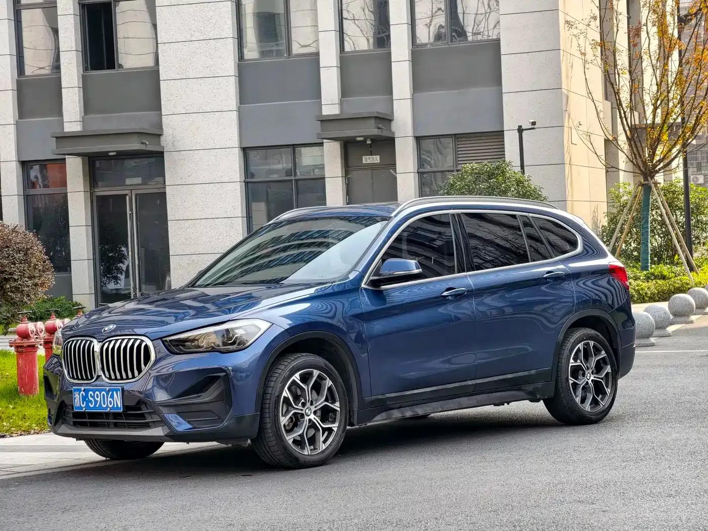 BMW X1 2021 sDrive25Li Leading Edition — миниатюра 1