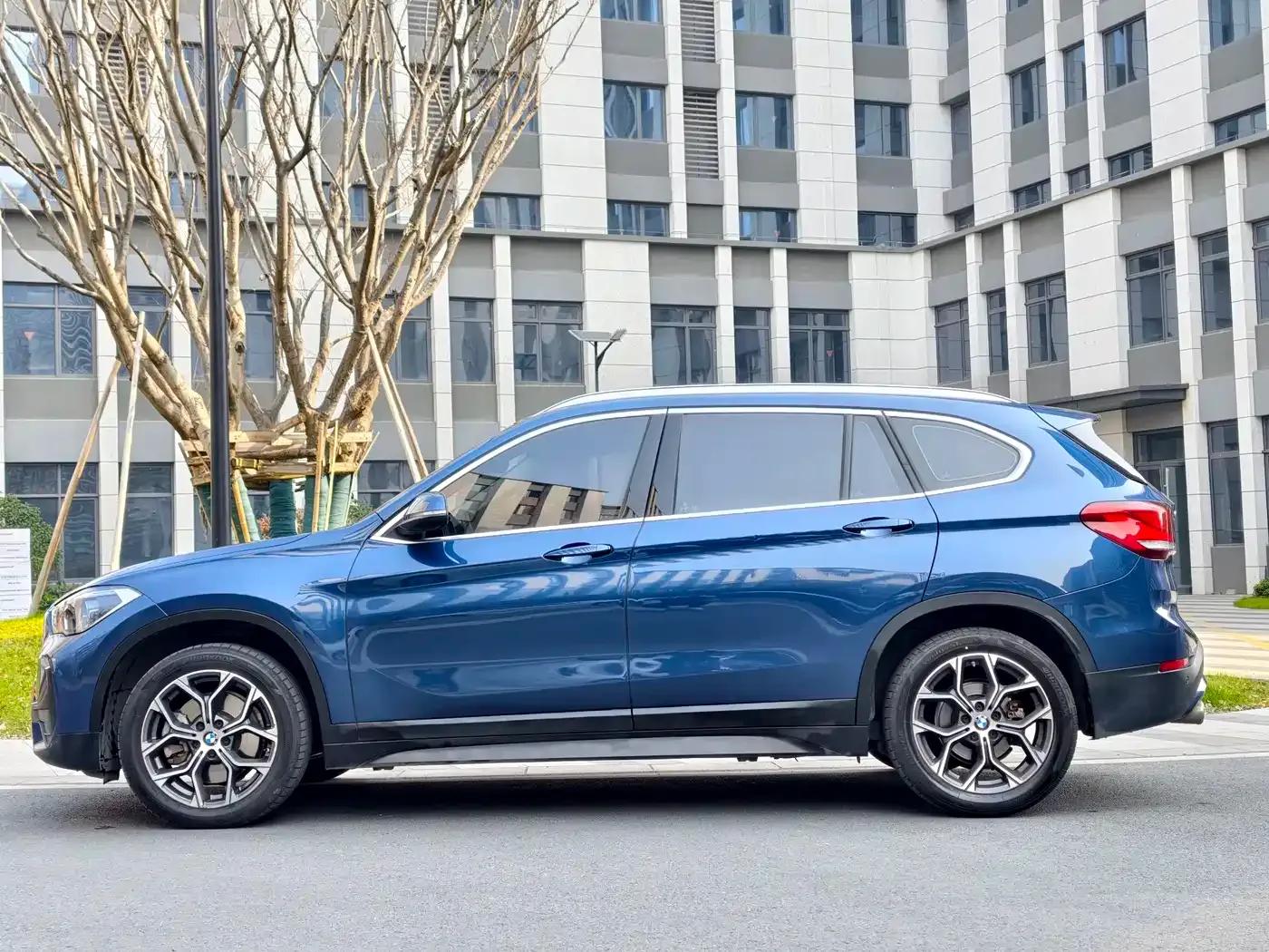 BMW X1 2021 sDrive25Li Leading Edition — миниатюра 2