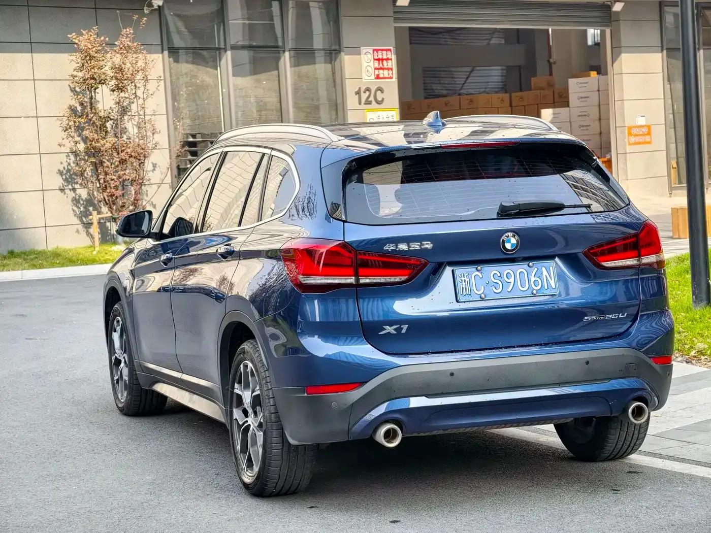 BMW X1 2021 sDrive25Li Leading Edition — миниатюра 3