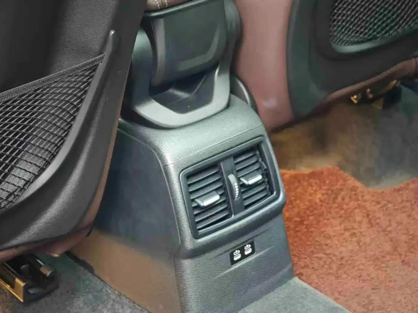 BMW X1 2020 sDrive25Li Leading Edition — миниатюра 6