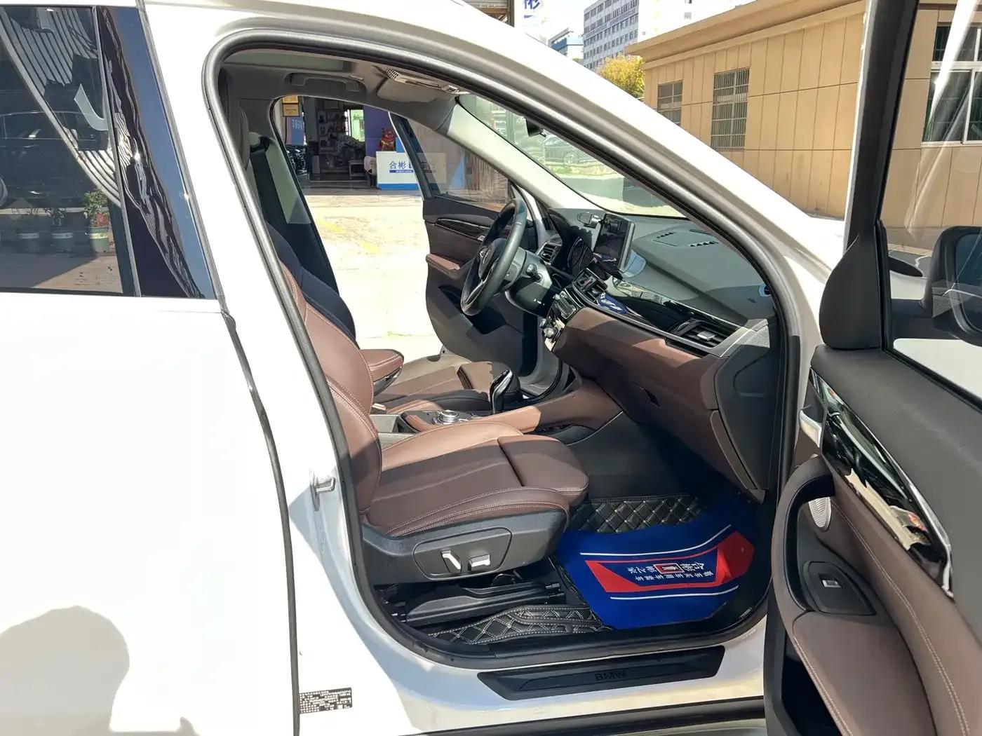BMW X1 2021 sDrive25Li Leading Edition — миниатюра 30