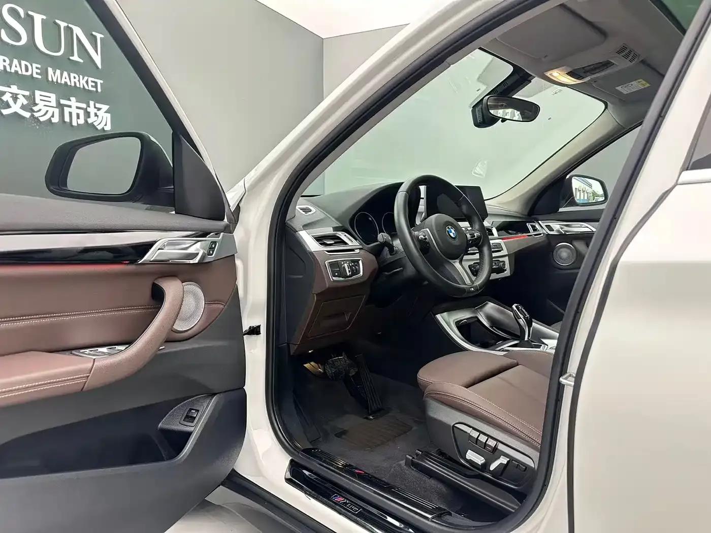 BMW X1 2022 sDrive25Li Leading Edition — миниатюра 4
