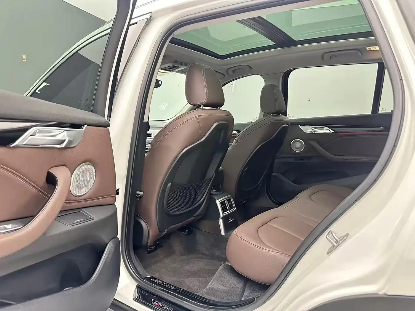 BMW X1 2022 sDrive25Li Leading Edition — миниатюра 6