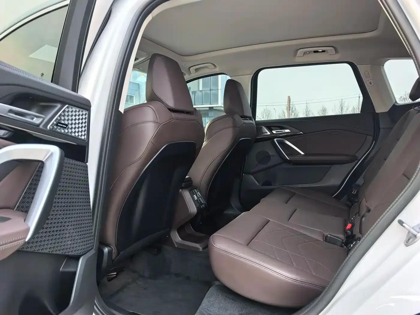BMW X1 2025 sDrive25Li X Design Package — миниатюра 10